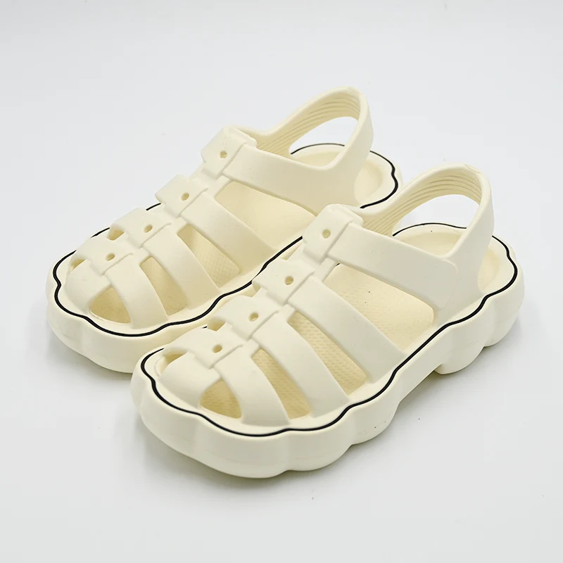 Почему римские тапочки становятся трендом обуви, о котором все говорят?